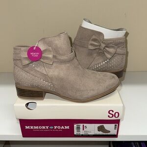NWT So memory foam ankle booty inbox size 5